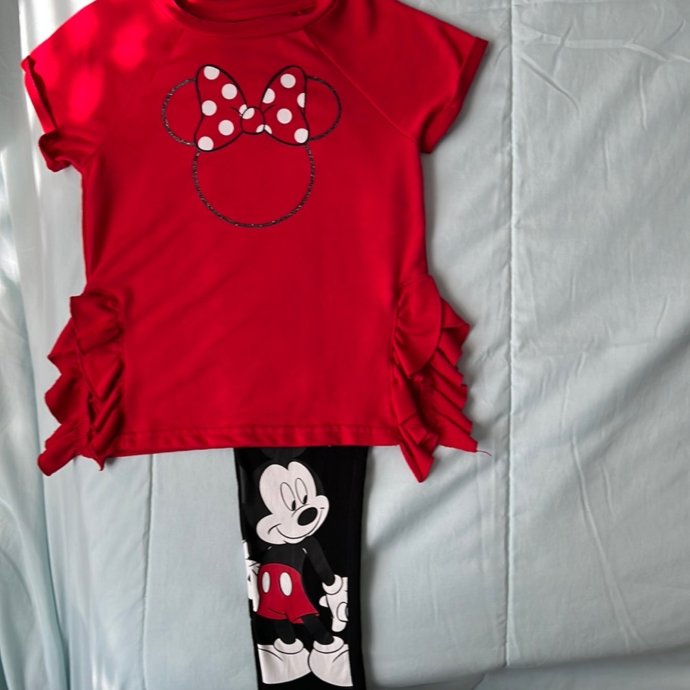 Girls 2pc Disney top & legging outfit. 5